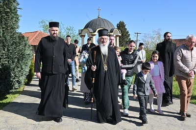 СВЕТА АРХИЈЕРЕЈСКА ЛИТУРГИЈА ПРЕЂЕОСВЕЋЕНИХ ДАРОВА У ВИНОГРАДИМА
