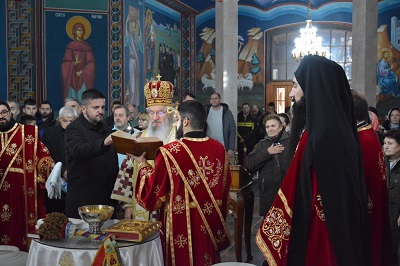 СВЕТА ЛИТУРГИЈА У САБОРНОМ ХРАМУ У КРАГУЈЕВЦУ НА КРСТОВДАН