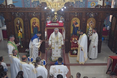 СВЕТА ЛИТУРГИЈА У ХРАМУ ПОСВЕЋЕНОМ СВЕТОМ СИМЕОНУ МИРОТОЧИВОМ И СВЕТОМ САВИ У КУСАТКУ