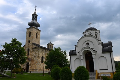 СВЕТА АРХИЈЕРЕЈСКА ЛИТУРГИЈА И ОСВЕЋЕЊЕ ПАЛИОНИЦЕ СВЕЋА У КРАГУЈЕВАЧКОМ НАСЕЉУ ГРОШНИЦА