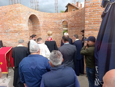 У КРЋЕВЦУ ОСВЕЋЕНИ ТЕМЕЉИ ЗА НОВУ ЦРКВУ