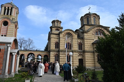 ЛИТУРГИЈСКО САБРАЊЕ ОКО АРХИЈЕРЕЈА У НЕДЕЉУ СРЕДОПОСНУ У ЛАПОВУ